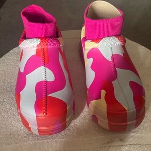 Brand New UGG Camo Waterproof slipper booties